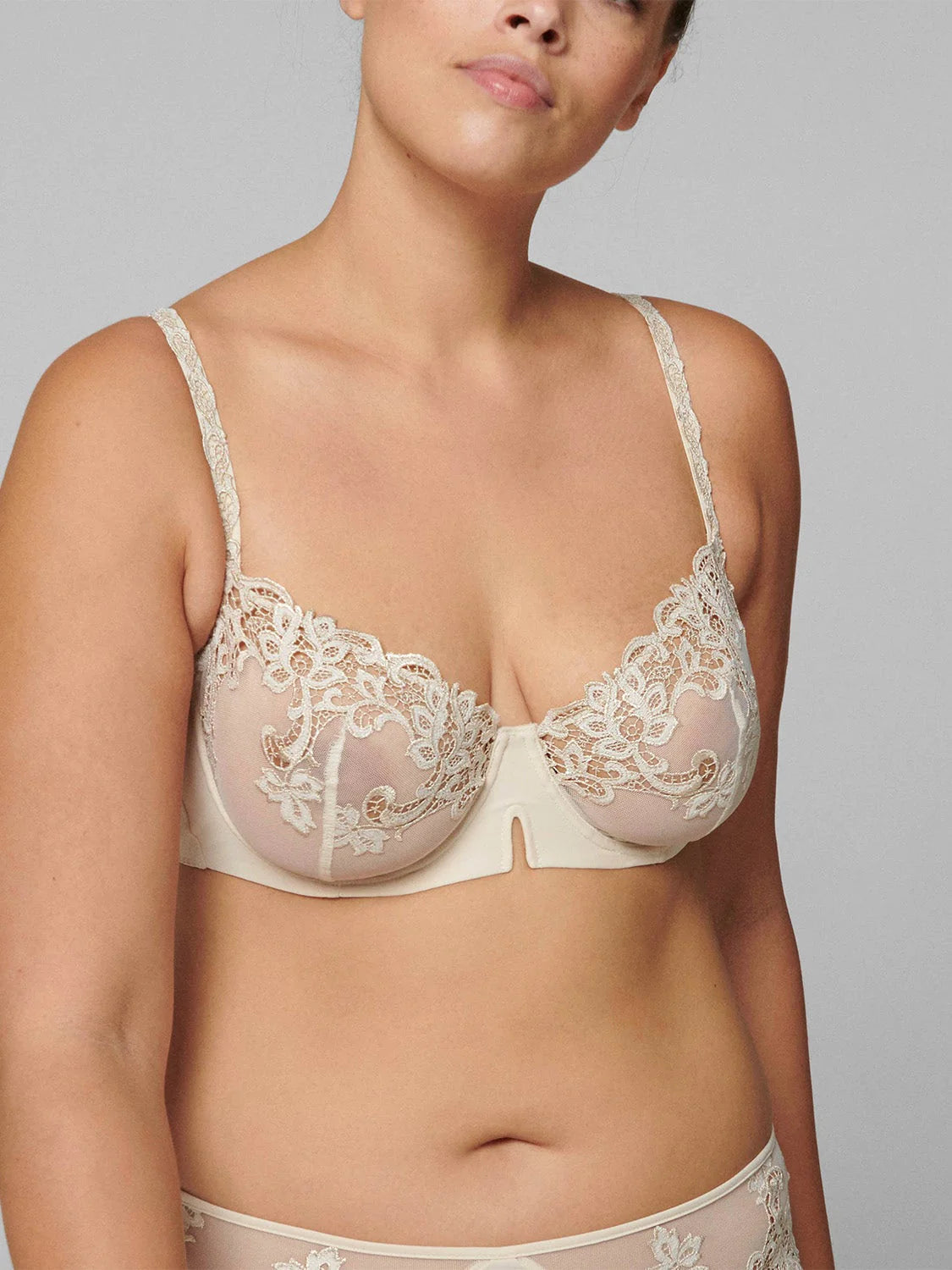 Saga Demi Bra