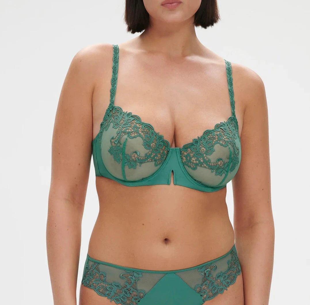 Saga Demi Bra
