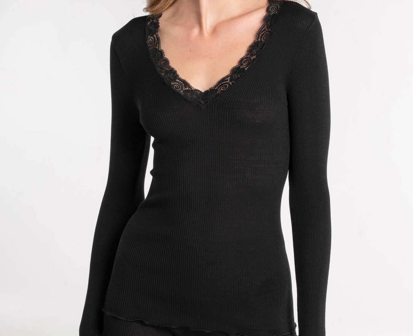 Signature Long-sleeved V-neck Lace trim Top